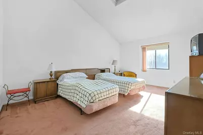 2 Linda Court, Nanuet, NY 10954 - Photo 11