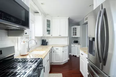 3195 Nantucket Lane, Oceanside, NY 11572 - Photo 5