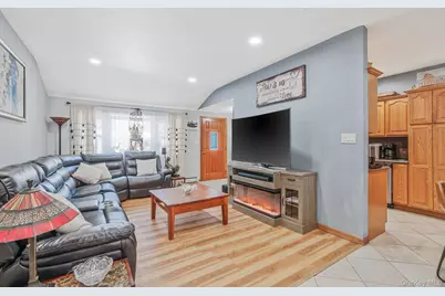 14 Mount Wilson Avenue, Farmingville, NY 11738 - Photo 5