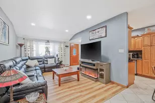 14 Mt Wilson Ave, Farmingville, NY 11738 - Photo 5