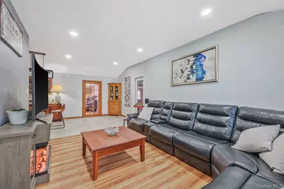 14 Mount Wilson Avenue, Farmingville, NY 11738 - Photo 7