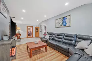 14 Mt Wilson Ave, Farmingville, NY 11738 - Photo 7