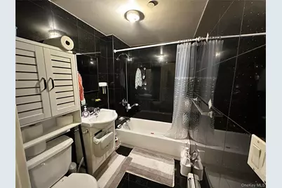 140-26 Cherry Avenue #5D, Flushing, NY 11355 - Photo 7