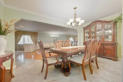 146 Longwood Avenue, Westbury, NY 11590 - Photo 11