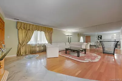 146 Longwood Avenue, Westbury, NY 11590 - Photo 7