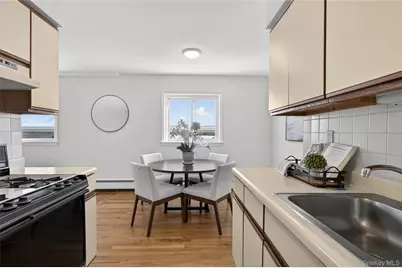 1 Toms Point Lane #apt C Building 1, Port Washington, NY 11050 - Photo 11