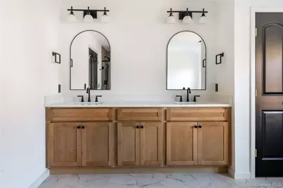 157 S Quaker Lane, Hyde Park, NY 12538 - Photo 9