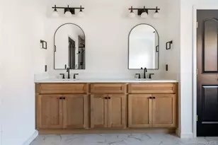 157 S Quaker Ln, Hyde Park, NY 12538 - Photo 9