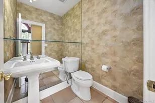 209 Windwatch Dr, Hauppauge, NY 11788 - Photo 17