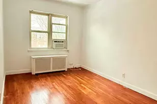 60-46 83rd Pl, Middle Village, NY 11379 - Photo 9