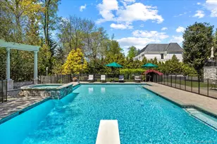 10 Hemlock Dr, Great Neck, NY 11024 - Photo 37
