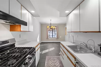 113 Foxwood Circle, Mount Kisco, NY 10549 - Photo 5