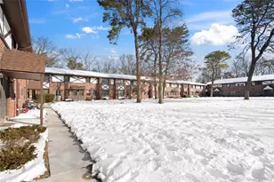 19 Newbrook, Bay Shore, NY 11706 - Photo 5