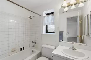 19 Newbrook, Bay Shore, NY 11706 - Photo 23