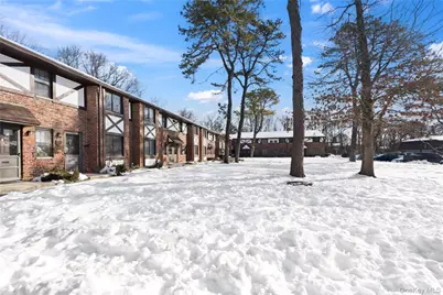 19 Newbrook #19, Bay Shore, NY 11706 - Photo 3