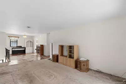 19 Newbrook #19, Bay Shore, NY 11706 - Photo 9