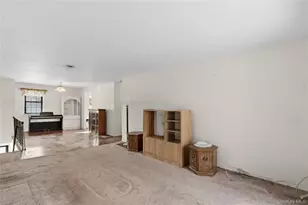 19 Newbrook, Bay Shore, NY 11706 - Photo 9