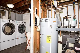 25 Westbury Ave, Plainview, NY 11803 - Photo 31