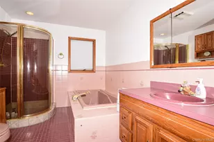 25 Westbury Ave, Plainview, NY 11803 - Photo 23