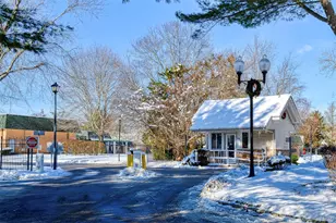 96 Artist Lake Dr, Middle Island, NY 11953 - Photo 9