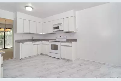 277 Vista Drive, Jericho, NY 11753 - Photo 5