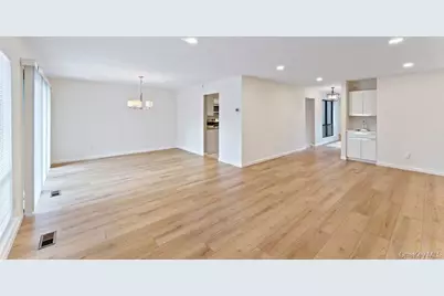 277 Vista Drive, Jericho, NY 11753 - Photo 7