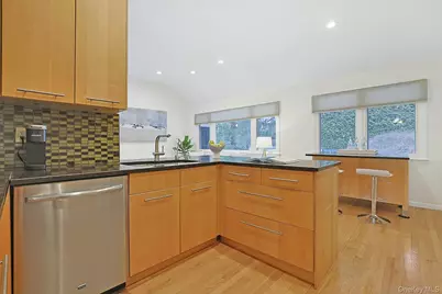 97 Winding Brook Road, New Rochelle, NY 10804 - Photo 11