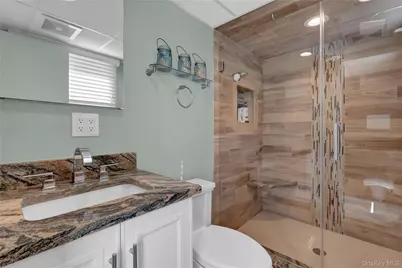 98 Kingsland Avenue, West Islip, NY 11795 - Photo 23