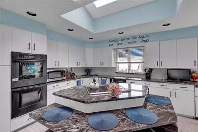 98 Kingsland Avenue, West Islip, NY 11795 - Photo 7