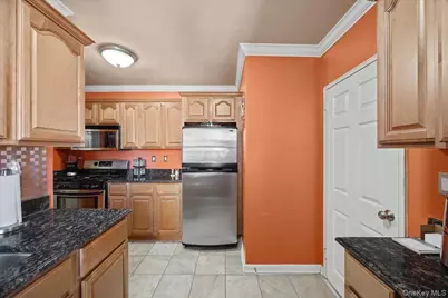 440 Warburton Avenue #3E, Yonkers, NY 10701 - Photo 1