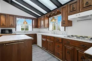 275 Pinewood Rd, Cutchogue, NY 11935 - Photo 5