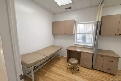 1619 Pelham Parkway N, Bronx, NY 10469 - Photo 11