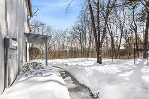 7 Woods Brooke Ln, Yorktown Heights, NY 10598 - Photo 19