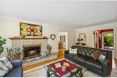 7 Linda Lane, Hampton Bays, NY 11946 - Photo 9