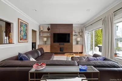 104 Brandywine Lane, Melville, NY 11747 - Photo 11