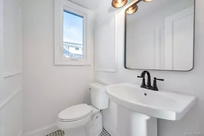 15 Bayview Street E, Massapequa, NY 11758 - Photo 9