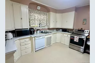 90 E Roe Boulevard, Patchogue, NY 11772 - Photo 11