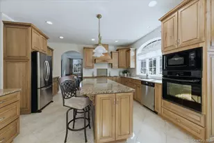 8 Hilltop Dr, Yorktown Heights, NY 10598 - Photo 11