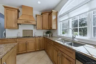 8 Hilltop Dr, Yorktown Heights, NY 10598 - Photo 13