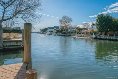 130 Wampum Lane, West Islip, NY 11795 - Photo 3