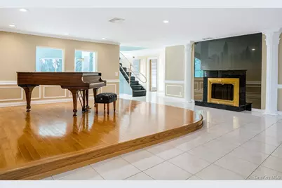 130 Wampum Lane, West Islip, NY 11795 - Photo 11