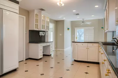 130 Wampum Lane, West Islip, NY 11795 - Photo 13