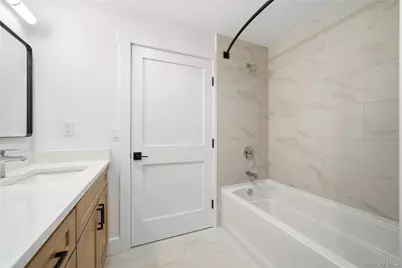 180 Deer Park Avenue #303, Babylon, NY 11702 - Photo 7