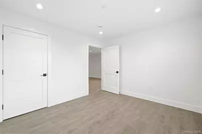 180 Deer Park Avenue #303, Babylon, NY 11702 - Photo 5