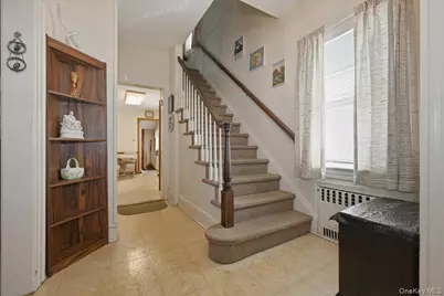 25 Raymond Street, Rockville Centre, NY 11570 - Photo 3