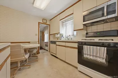 25 Raymond Street, Rockville Centre, NY 11570 - Photo 11