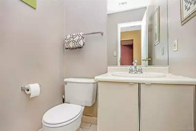 117 Laurel Lane, Wantagh, NY 11793 - Photo 23