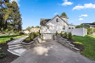 36 Hasbrouck Dr, Poughkeepsie, NY 12603 - Photo 3