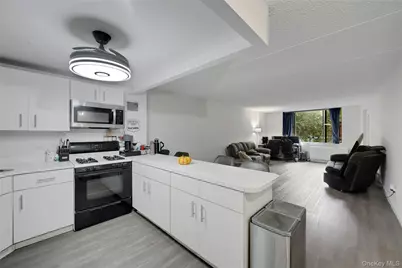 777 N Macquesten #305, Fleetwood, NY 10522 - Photo 7