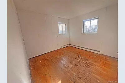 192 Ferraris Street, Copiague, NY 11726 - Photo 13